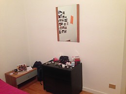 Se buscan dos personas para compartir una habitación doble.