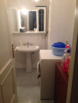 Se buscan dos personas para compartir una habitación doble.