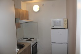 Separate furnished room with windows to forest in Smíchov