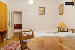 single-bed-rooms-rent-2-bedroom-apartment-prague-10-20ee3090ba77