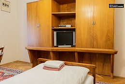 single-bed-rooms-rent-2-bedroom-apartment-prague-10-33e3355263ce