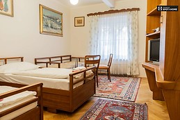 Single Bed in Rooms for rent in 2-bedroom apartment in Prague 10