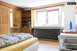 Single Bed in Rooms for rent in furnished 3-bedroom apartment in Přední Kopanina