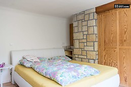 single-bed-rooms-rent-furnished-3-bedroom-apartment-predni-kopan