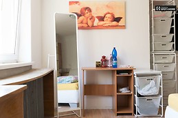 single-bed-rooms-rent-furnished-3-bedroom-apartment-predni-kopan