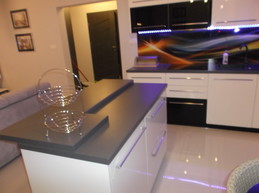 SINGLE ROOM TO RENT (city centre) for non smoking female student