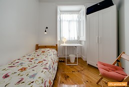 Single/Doubles rooms, Heart of Lisbon,Picoas metro station,Yello