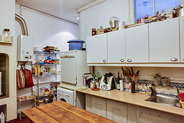 Soleado quarto em apartamento em zona histórica de Lisboa