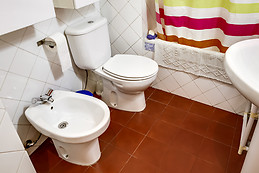 Soleado quarto em apartamento em zona histórica de Lisboa