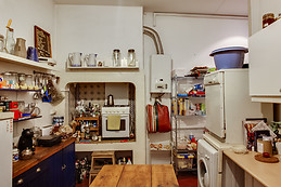 Soleado quarto em apartamento em zona histórica de Lisboa