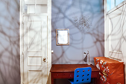 Soleado quarto em apartamento em zona histórica de Lisboa