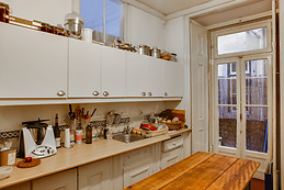 Soleado quarto em apartamento em zona histórica de Lisboa