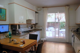 Somos una familia con 2 hijas, de 17 y 14 años, la vivienda es u