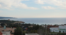 Somos una familia con 2 hijas, de 17 y 14 años, la vivienda es u