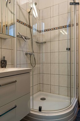 spacious-1-bedroom-apartment-rent-lipotvaros-2815a1562430c9ecf14