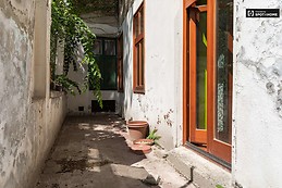 spacious-1-bedroom-apartment-rent-lipotvaros-dc2b85040046a7950ea