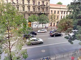 spacious-2-bedroom-apartment-rent-erzsebetvaros-5947c658b4527a29