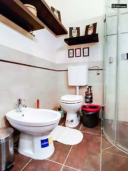 spacious-2-bedroom-apartment-rent-erzsebetvaros-ef6fb8a92dc795b4