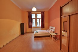 Spacious 2 bedroom flatel one minute from metro