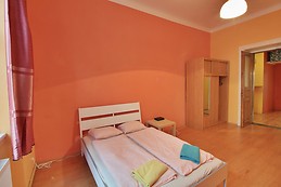 Spacious 2 bedroom flatel one minute from metro