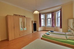 Spacious 2 bedrooms flatel one minute from Metro .