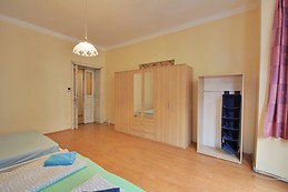 Spacious 2 bedrooms flatel one minute from Metro .