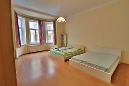 Spacious 2 bedrooms flatel one minute from Metro .