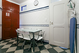 Spring 2019 single/doubles rooms, Lisbon city center,extra bed f