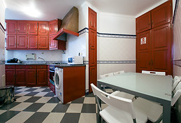 Spring 2019 single/doubles rooms, Lisbon city center,extra bed f