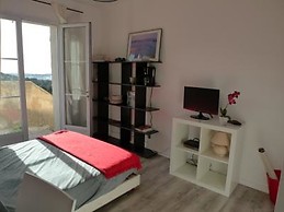 Studio meublé à louer dans une villa avec vue sur mer