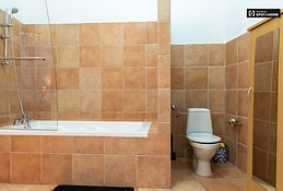 stylish-1-bedroom-apartment-rent-terezvaros-7c34be6eb3194a9a2d78