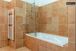 stylish-1-bedroom-apartment-rent-terezvaros-8924b619080f2e102bba