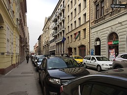 stylish-2-bedroom-apartment-rent-central-terezvaros-near-metro-1