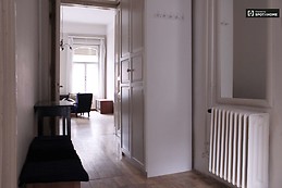 stylish-2-bedroom-apartment-rent-central-terezvaros-near-metro-1