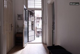 stylish-2-bedroom-apartment-rent-central-terezvaros-near-metro-2