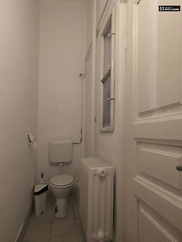 stylish-2-bedroom-apartment-rent-central-terezvaros-near-metro-c