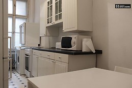 stylish-2-bedroom-apartment-rent-central-terezvaros-near-metro-e