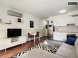 stylish-2-bedroom-apartment-rent-jozsefvaros-82d91edffeff2d3e3d6