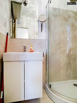 stylish-2-bedroom-apartment-varkerulet-9c6673796accb3775863d4f29