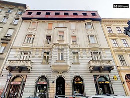 stylish-2-bedroom-apartment-varkerulet-a871ec0ba07736dfa763b94af