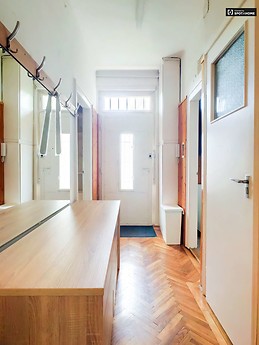 sunny-3-bedroom-apartment-balcony-ac-rent-kelenfold-e92ed4b8ff1a