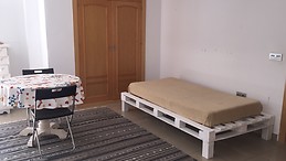 Sunny and big room in Malaga city center