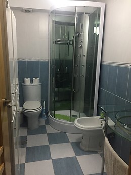 Sunny and big room in Malaga city center