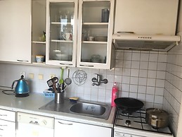 Sunny furnished bedroom in shared appartment On Metro station 15