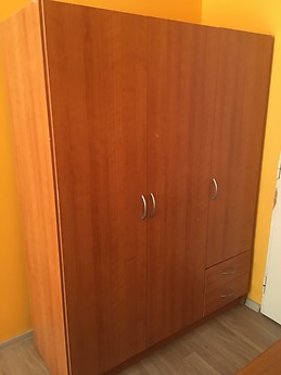 Sunny furnished bedroom in shared appartment On Metro station 15