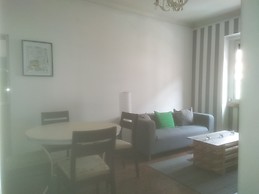 Sunny and large appartment in middle of Lisbon
