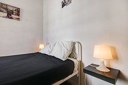 Sunny and large appartment in middle of Lisbon