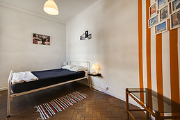 Sunny and large apartment in middle of Lisbon