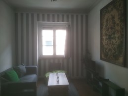 Sunny and large appartment in middle of Lisbon