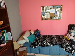 Tranquilo ,soleado ,todo exterior, supermercados ,policía ,pisci